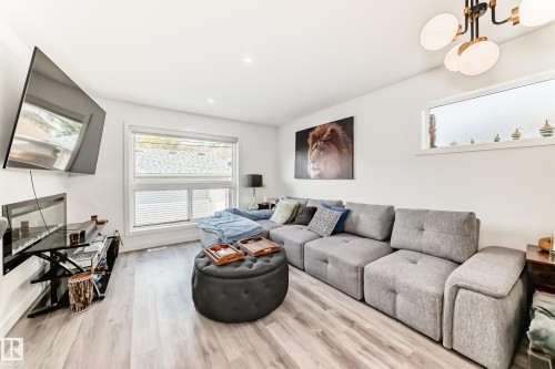 1 11326 95A Street, Edmonton, AB - Indoor Photo Showing Living Room