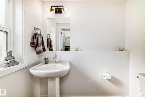 1 11326 95A Street, Edmonton, AB - Indoor Photo Showing Bathroom