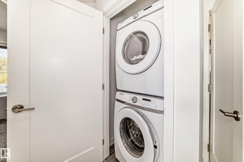 1 11326 95A Street, Edmonton, AB - Indoor Photo Showing Laundry Room