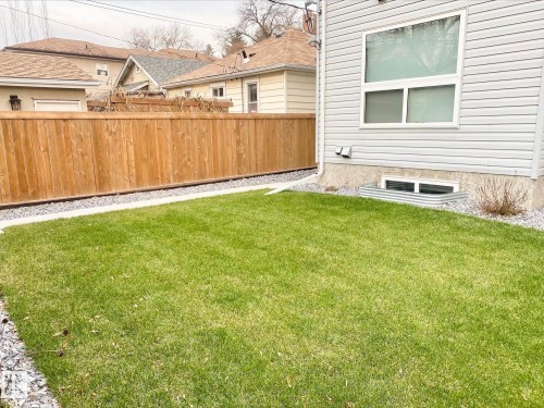 1 11326 95A Street, Edmonton, AB - Outdoor