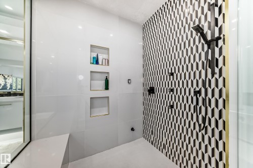 2747 Wheaton Drive, Edmonton, AB - Indoor Photo Showing Bathroom