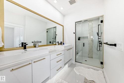 2747 Wheaton Drive, Edmonton, AB - Indoor Photo Showing Bathroom