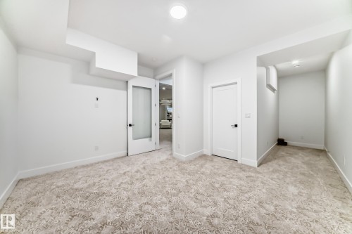 2747 Wheaton Drive, Edmonton, AB - Indoor Photo Showing Other Room