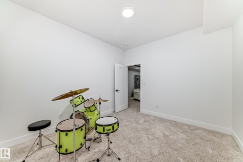 2747 Wheaton Drive, Edmonton, AB - Indoor Photo Showing Other Room