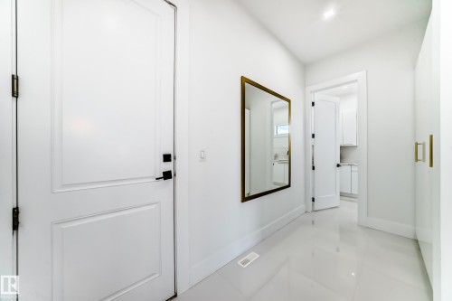 2747 Wheaton Drive, Edmonton, AB - Indoor Photo Showing Other Room