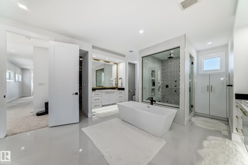 2747 Wheaton Drive, Edmonton, AB - Indoor Photo Showing Other Room