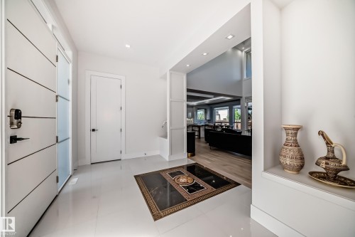 2747 Wheaton Drive, Edmonton, AB - Indoor Photo Showing Other Room