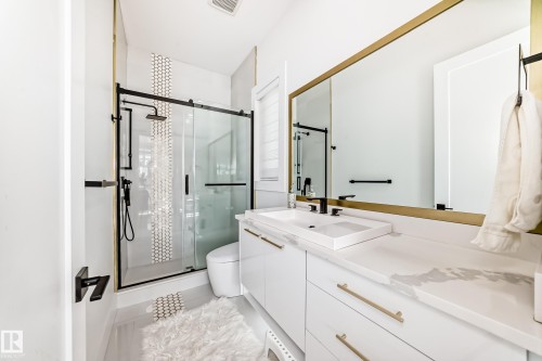 2747 Wheaton Drive, Edmonton, AB - Indoor Photo Showing Bathroom