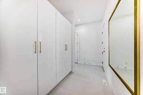 2747 Wheaton Drive, Edmonton, AB - Indoor Photo Showing Other Room