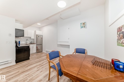 2 11326 95A Street, Edmonton, AB - Indoor