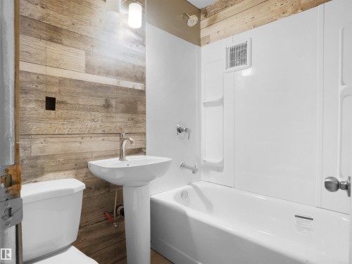 12932 126 Street, Edmonton, AB - Indoor Photo Showing Bathroom