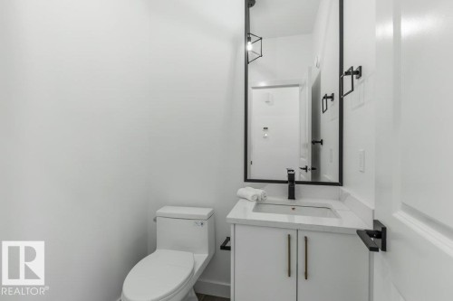 9805 106 Avenue, Morinville, AB - Indoor Photo Showing Bathroom