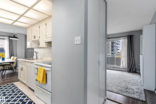 1207 9725 106 Street, Edmonton, AB - Indoor Photo Showing Kitchen