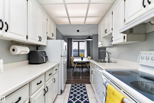 1207 9725 106 Street, Edmonton, AB - Indoor Photo Showing Kitchen