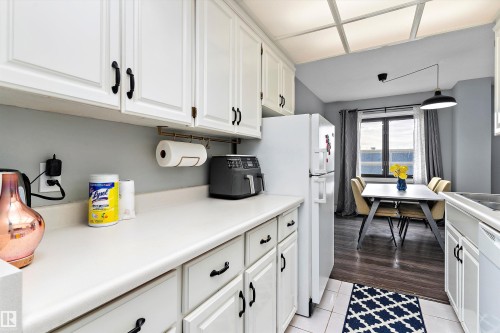 1207 9725 106 Street, Edmonton, AB - Indoor Photo Showing Kitchen