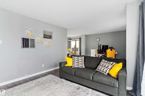 1207 9725 106 Street, Edmonton, AB - Indoor Photo Showing Living Room