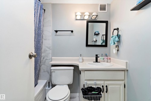 1207 9725 106 Street, Edmonton, AB - Indoor Photo Showing Bathroom