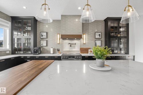 7 Jubilation Drive, St. Albert, AB - Indoor Photo Showing Kitchen