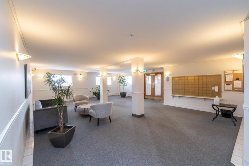 112 11716 100 Avenue, Edmonton, AB - Indoor