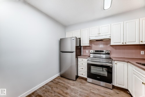 112 11716 100 Avenue, Edmonton, AB - Indoor Photo Showing Kitchen
