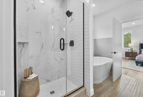 6003 107 Street, Edmonton, AB - Indoor Photo Showing Bathroom