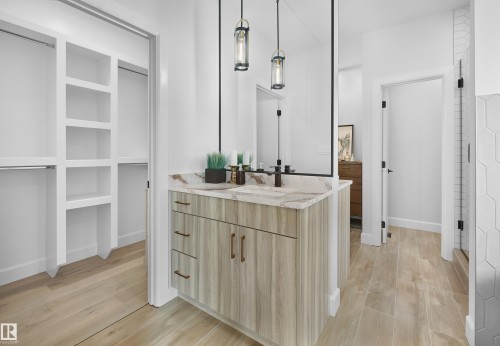 6003 107 Street, Edmonton, AB - Indoor Photo Showing Bathroom