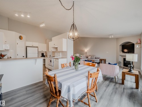 18 64 Blackburn, Edmonton, AB - Indoor Photo Showing Dining Room