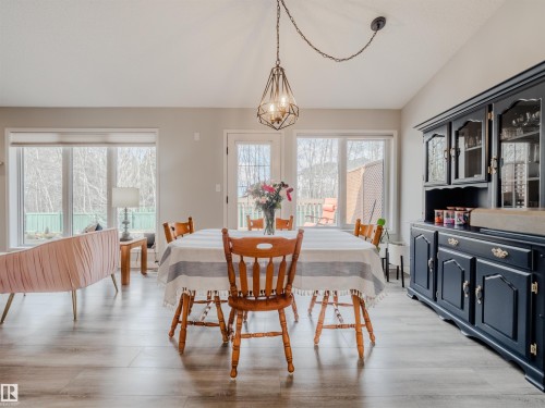 18 64 Blackburn, Edmonton, AB - Indoor Photo Showing Dining Room