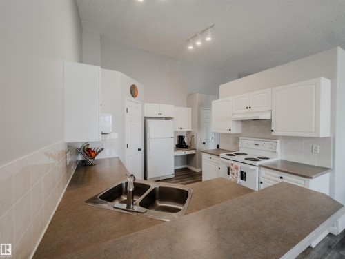 18 64 Blackburn, Edmonton, AB - Indoor Photo Showing Kitchen With Double Sink