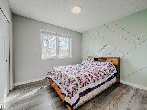 18 64 Blackburn, Edmonton, AB - Indoor Photo Showing Bedroom