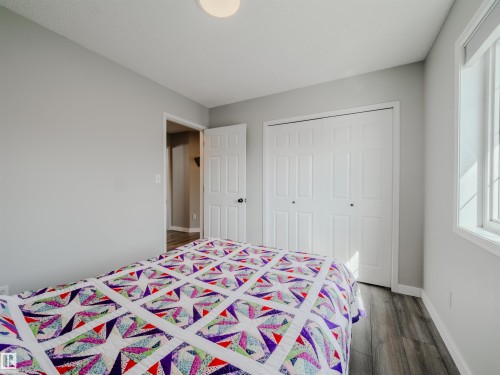 18 64 Blackburn, Edmonton, AB - Indoor Photo Showing Bedroom