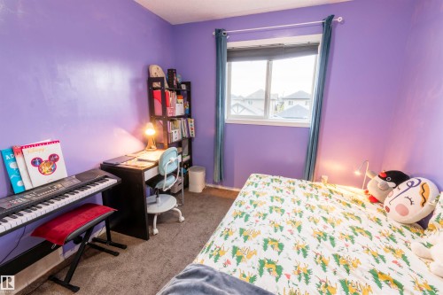 3019 Arthurs Crescent, Edmonton, AB - Indoor Photo Showing Bedroom