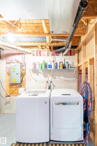 3019 Arthurs Crescent, Edmonton, AB - Indoor Photo Showing Laundry Room