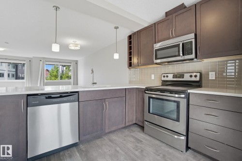 1604 33A Street, Edmonton, AB - Indoor Photo Showing Kitchen With Upgraded Kitchen