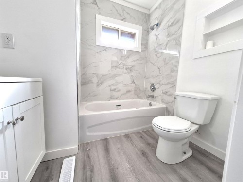 11240 94 Street, Edmonton, AB - Indoor Photo Showing Bathroom