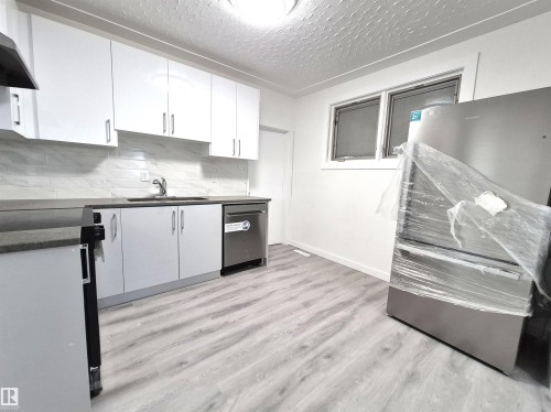 11240 94 Street, Edmonton, AB - Indoor Photo Showing Kitchen
