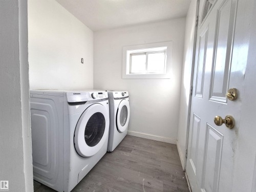 11240 94 Street, Edmonton, AB - Indoor Photo Showing Laundry Room