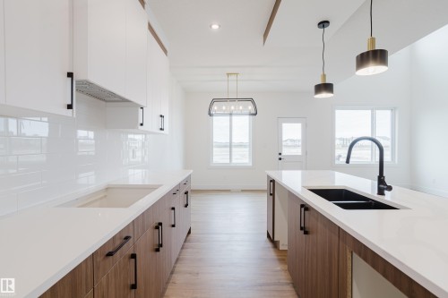 341 Munn Way, Leduc, AB - Indoor Photo Showing Kitchen With Double Sink With Upgraded Kitchen