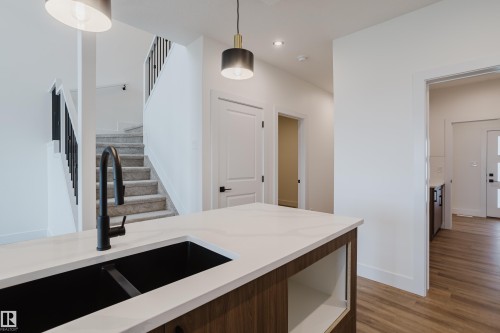 341 Munn Way, Leduc, AB - Indoor Photo Showing Kitchen