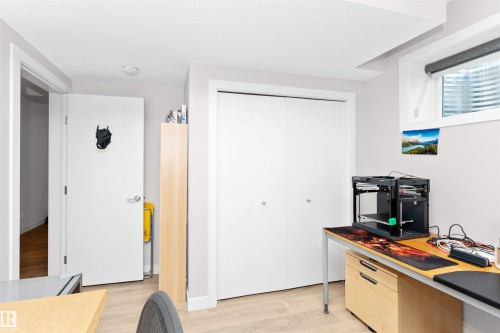 7404 May Common, Edmonton, AB - Indoor