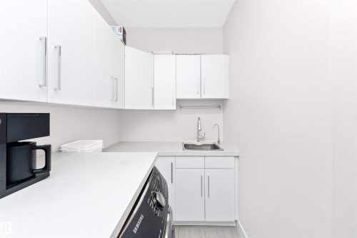 7404 May Common, Edmonton, AB - Indoor