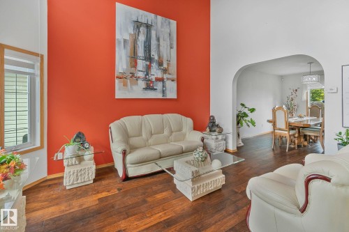 1238 Joyce Crescent Nw, Edmonton, AB - Indoor Photo Showing Living Room