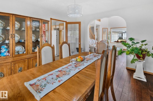1238 Joyce Crescent Nw, Edmonton, AB - Indoor Photo Showing Dining Room