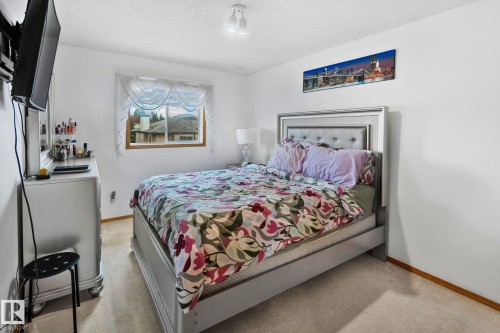 1238 Joyce Crescent Nw, Edmonton, AB - Indoor Photo Showing Bedroom