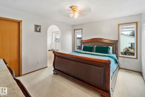 1238 Joyce Crescent Nw, Edmonton, AB - Indoor Photo Showing Bedroom