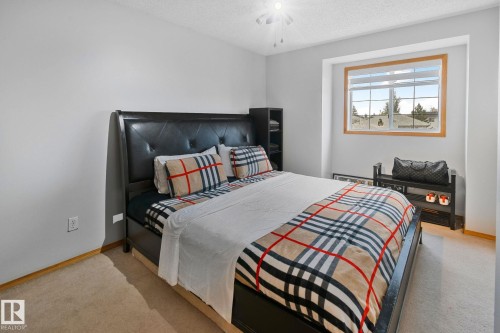 1238 Joyce Crescent Nw, Edmonton, AB - Indoor Photo Showing Bedroom