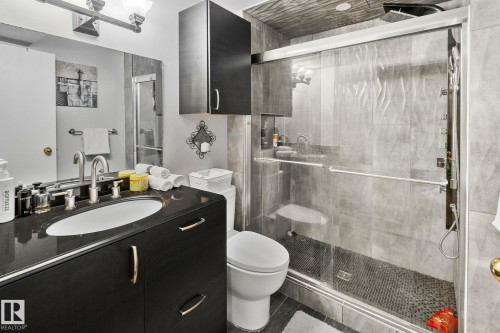 1238 Joyce Crescent Nw, Edmonton, AB - Indoor Photo Showing Bathroom