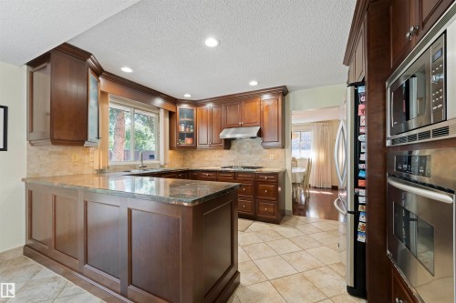 2811 125 Street, Edmonton, AB - Indoor Photo Showing Kitchen