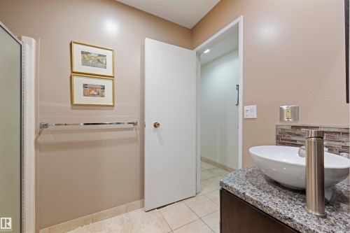 2811 125 Street, Edmonton, AB - Indoor Photo Showing Bathroom