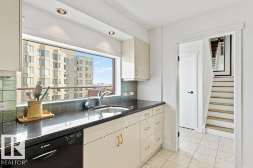 1701 10010 119 Street, Edmonton, AB - Indoor Photo Showing Kitchen